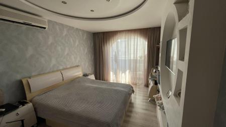 Продам 4-кімнатну квартиру