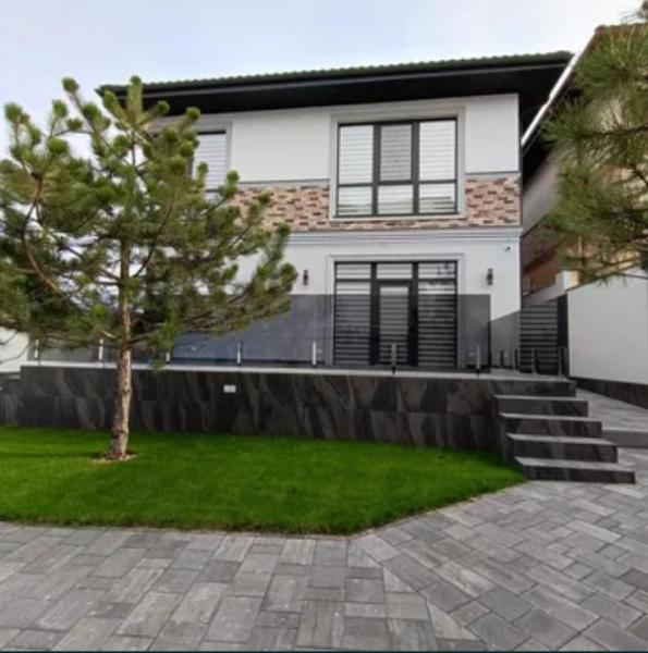 Продам 2-этажный дом