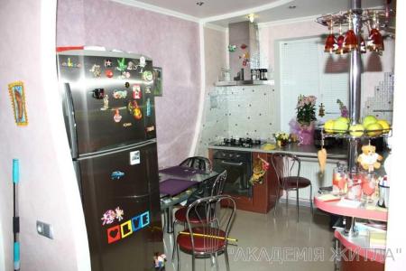 Продам 4-комнатную квартиру