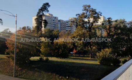 Продам 4-комнатную квартиру