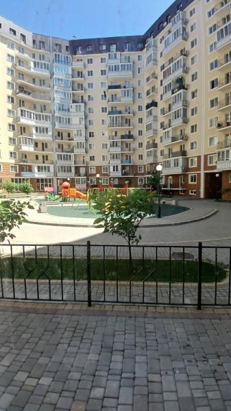 Продам офіс у багатоквартирному будинку