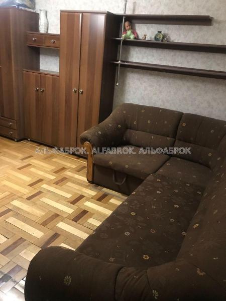 Продам 4-кімнатну квартиру