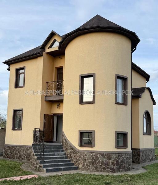 Продам 3-поверховий будинок
