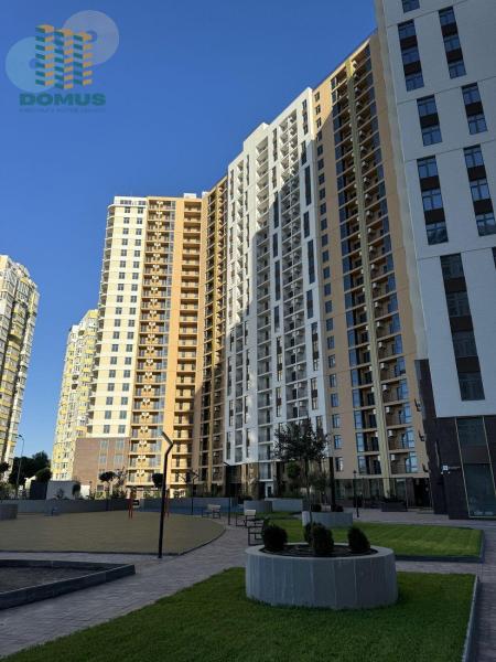 Продам офіс у багатоквартирному будинку