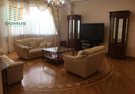 Продам 5-кімнатну квартиру