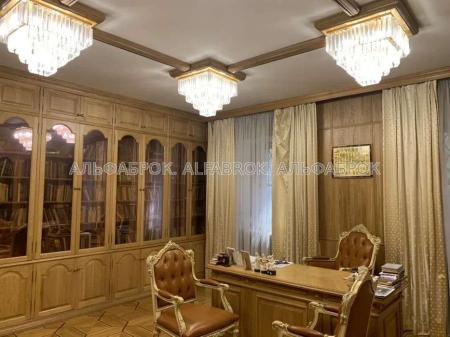 Продам 4-поверховий будинок