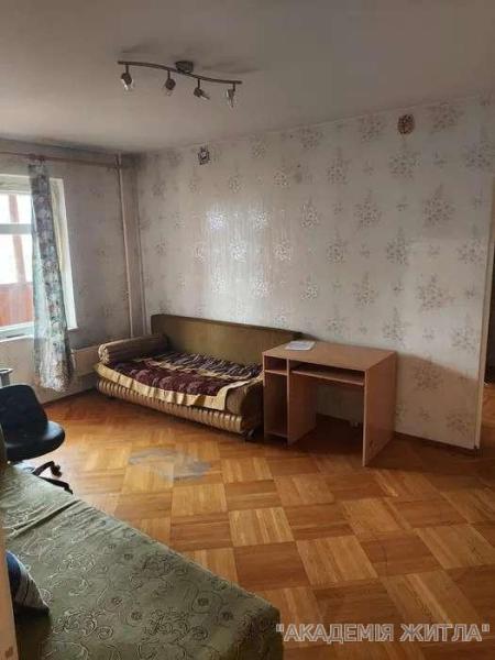 Продам 4-комнатную квартиру
