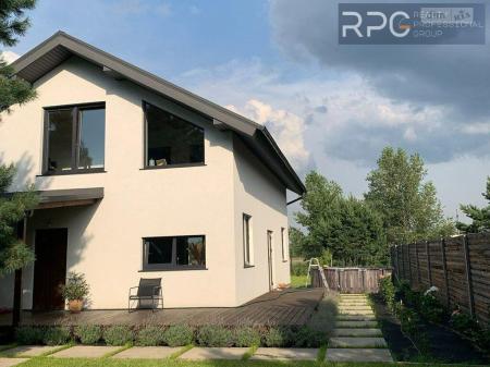 Продам 2-поверховий будинок