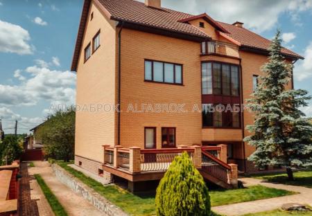 Продам 3-поверховий будинок