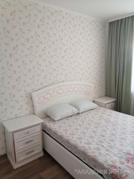Сдам 3-комнатную квартиру в новостройке, ЖК пр-т. Комарова, 46