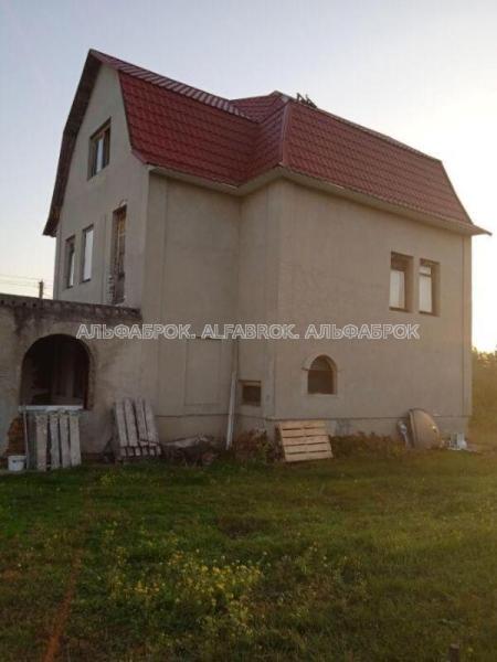Продам 3-поверховий дачний будинок