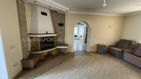 Продам 3-поверховий будинок