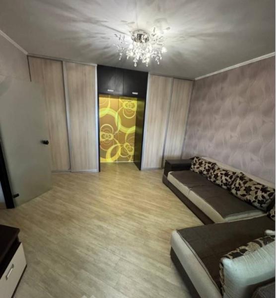 Продам 4-кімнатну квартиру