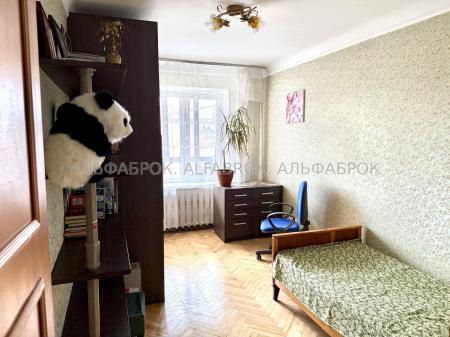 Продам 4-кімнатну квартиру