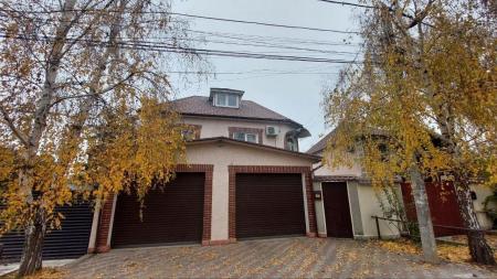 Продам 3-поверховий будинок