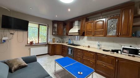 Продам 3-поверховий будинок