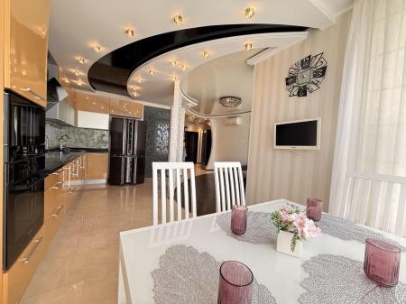 Продам 3-кімнатну квартиру в новобудові, ЖК&nbsp;просп.&nbsp;Академіка&nbsp;Глушка,&nbsp;32а
