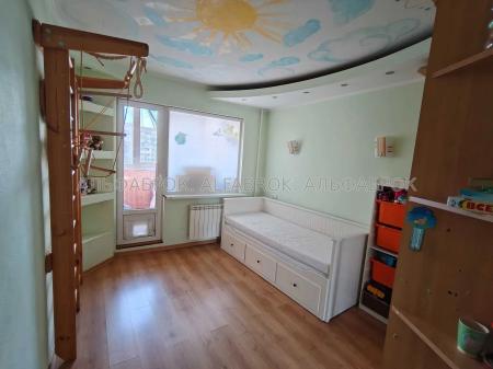 Продам 3-кімнатну квартиру