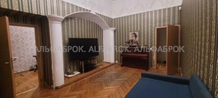 Продам 4-кімнатну квартиру