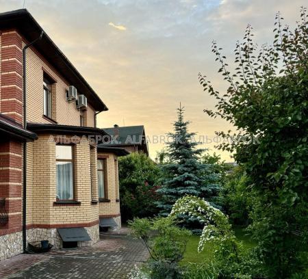 Продам 2-поверховий будинок