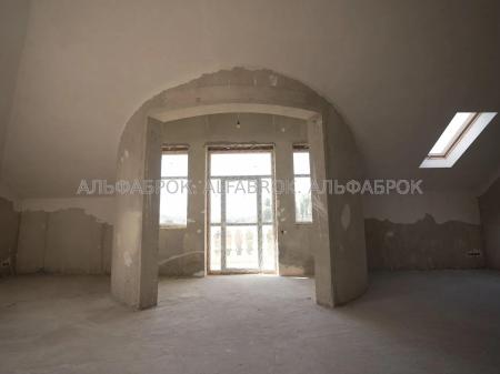 Продам 3-поверховий будинок