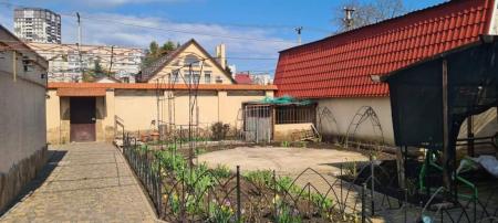Продам 2-этажный дом