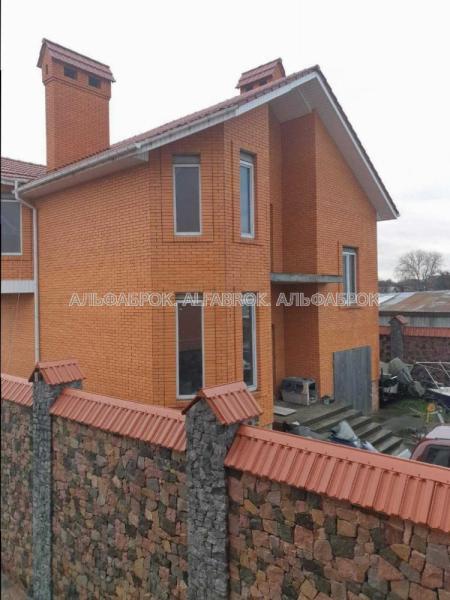 Продам 4-поверховий будинок