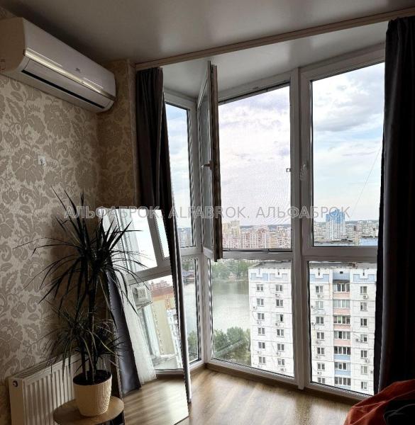 Продам квартиру-студию
