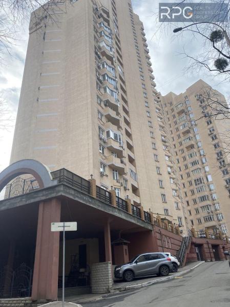 Продам 4-кімнатну квартиру