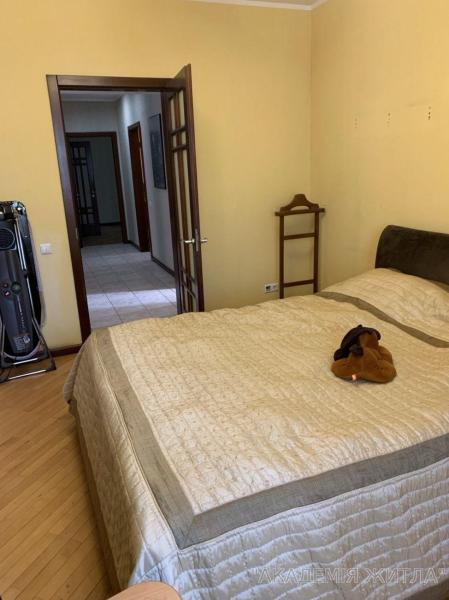 Продам 4-комнатную квартиру