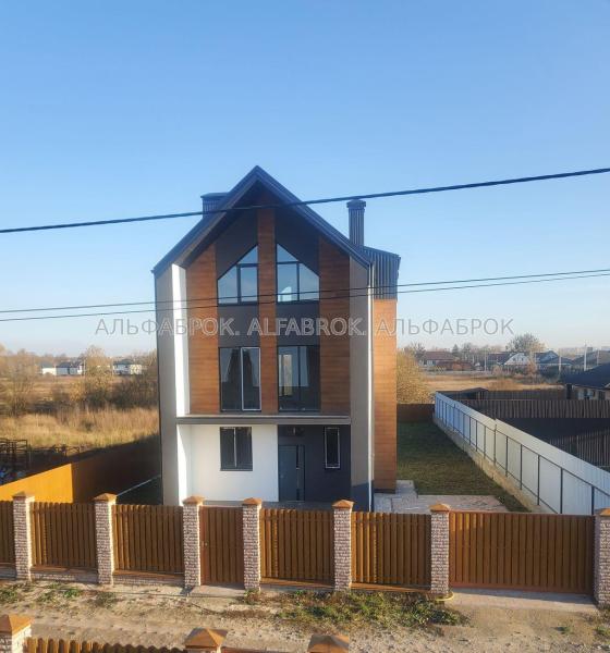 Продам 3-поверховий будинок