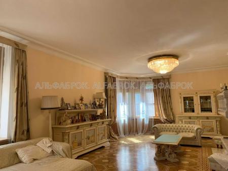 Продам 4-поверховий будинок