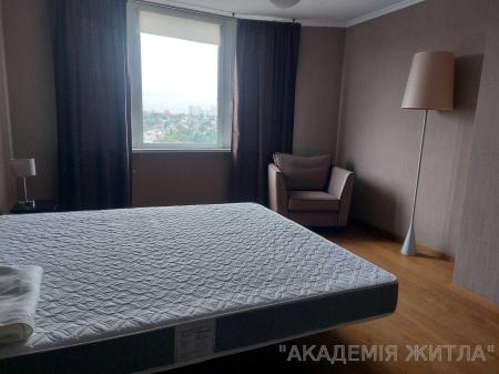 Продам 4-комнатную квартиру