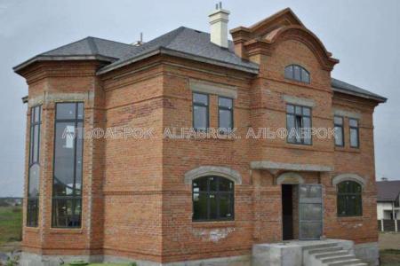 Продам 3-поверховий будинок