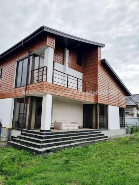 Продам 2-поверховий будинок