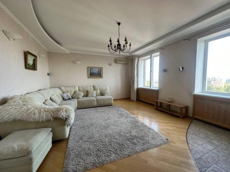 Продам 4-комнатную квартиру