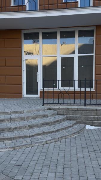Продам офіс у багатоквартирному будинку