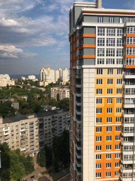 Продам 3-комнатную квартиру в новостройке, ЖК «Четыре сезона»