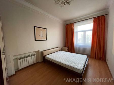 Продам 4-комнатную квартиру