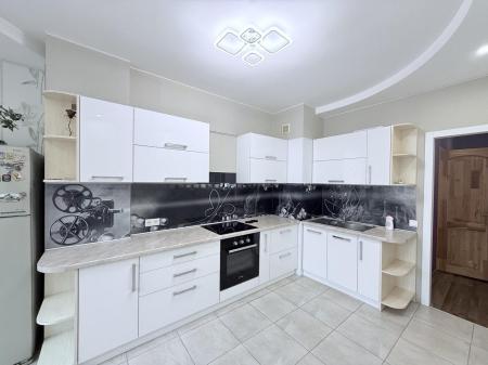 Продам 2-комнатную квартиру в новостройке, ЖК «Радужный-1»