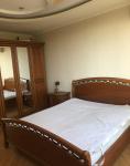 Сдам 2-комнатную квартиру в новостройке, 76.40 м², капитальный ремонт