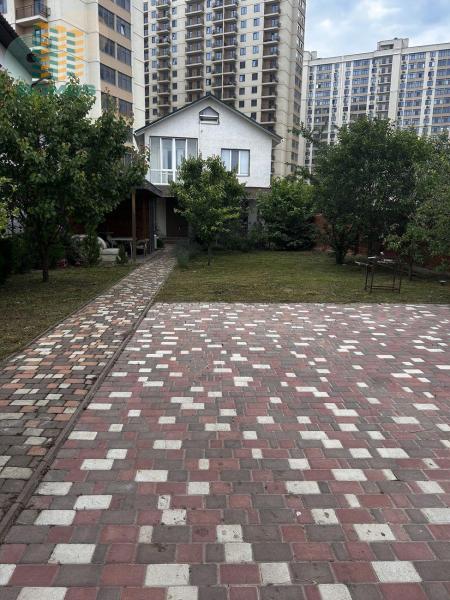 Продам 2-поверховий будинок