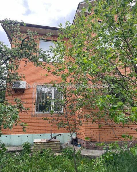Продам 3-этажный дом