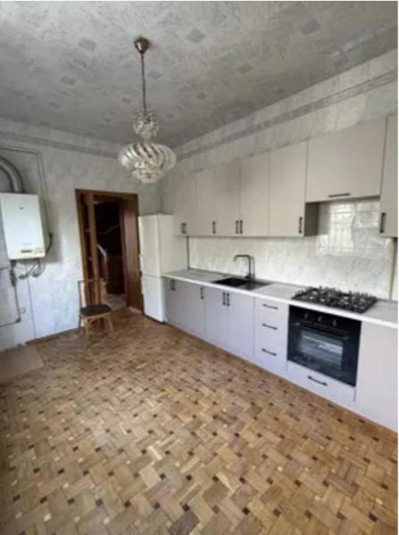 Продам 2-этажный дом