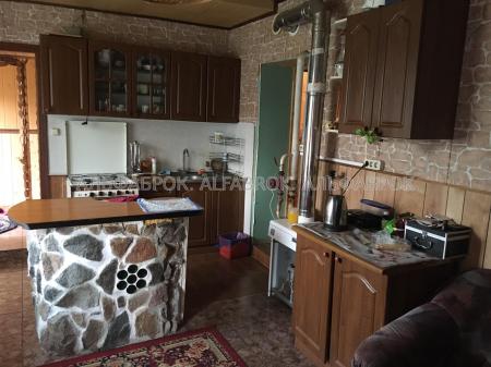 Продам 3-поверховий будинок