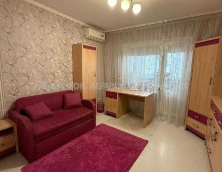 Продам 4-кімнатну квартиру