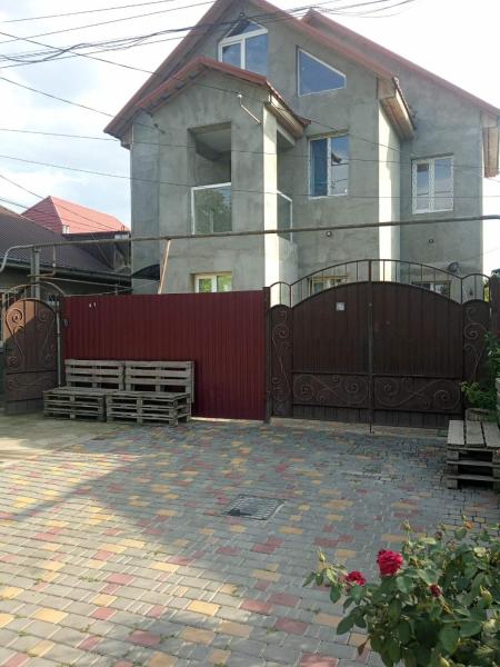 Продам 2-этажный дом
