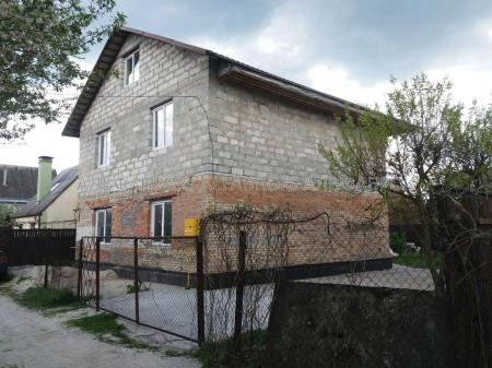 Продам 3-поверховий будинок