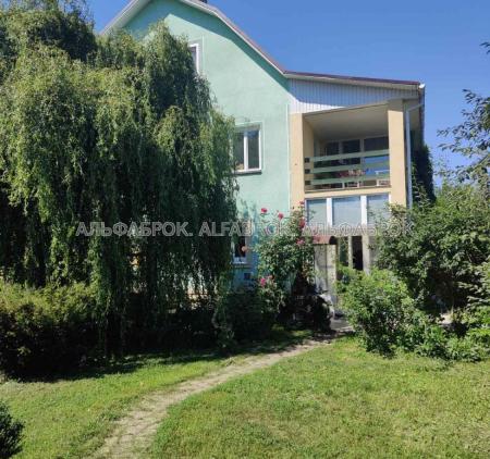 Продам 3-поверховий будинок