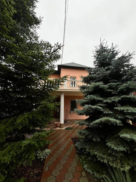 Продам 2-этажный дом